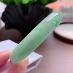 天然翡翠飘绿正装手镯